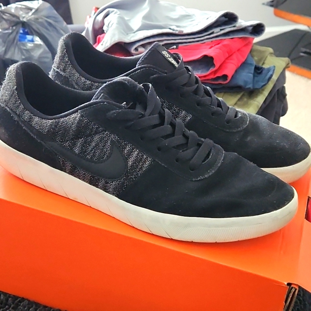 Nike SB. Black. Size 11.